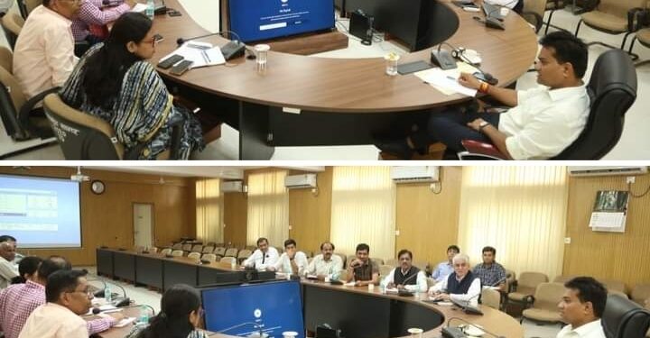 आदर्श आचरण संहिता तथा व्यय दरों से अवगत हुए राजनैतिक दलों के पदाधिकारी