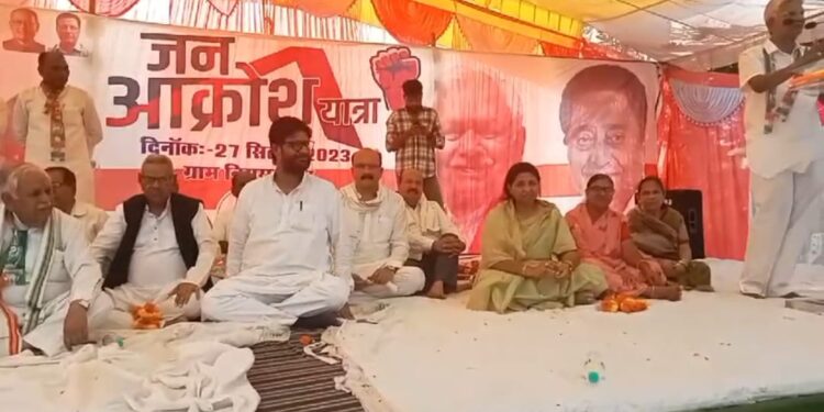 कांग्रेस की जनआक्रोश यात्रा, हजारों की संख्या में जनसभा में शामिल हुए नागरिक,आरोप लगाए रेत की राशि से चल रहा है वल्लभ भवन का खर्चा…!