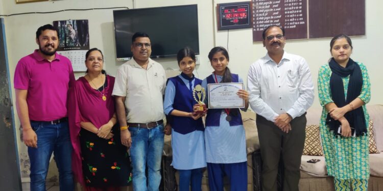 शतरंज प्रतियोगिता में कु. हेमा पटेल का संभाग में चयन