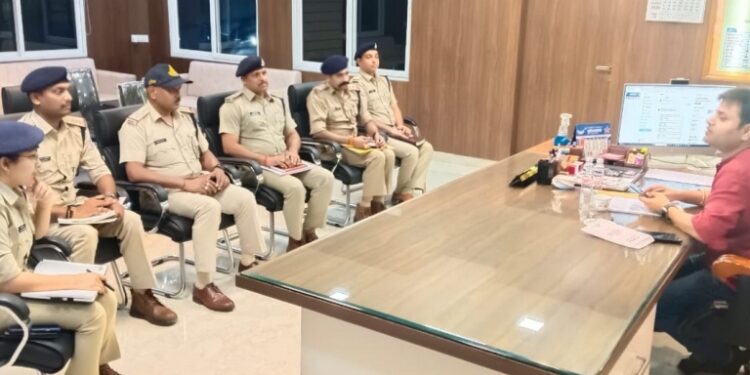 पुलिस अधीक्षक कटनी ने शहर के थाना प्रभारियों की ली बैठक