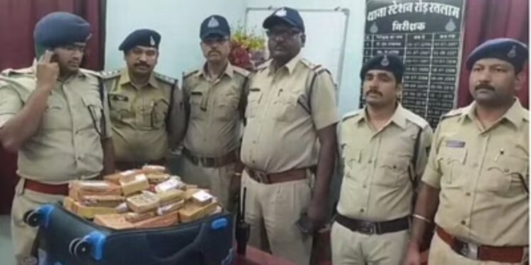 13 किलो सोना जब्त, पुलिस ने मुखबिर की सूचना पर कार्रवाई की