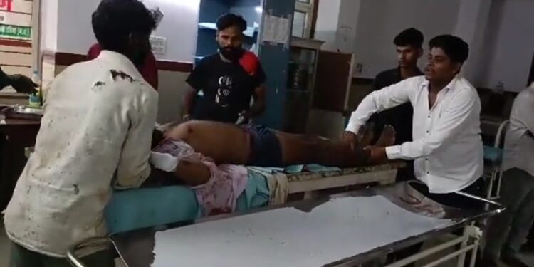 मध्य प्रदेश के गृहमन्त्री नरोत्तम मिश्रा के जिले में दो गुटों में खूनी संघर्ष , चार लोगों की गोलीबारी में मौत देखिए VIDEO