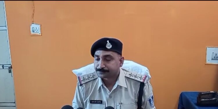 लव जिहाद पिता पहुंचा गर्भपात हुए बच्चों का शव  लेकर  थाने में  मचा हड़कंप कटनी के स्लीमनाबाद थाना  के लखनवारा गांव का मामला