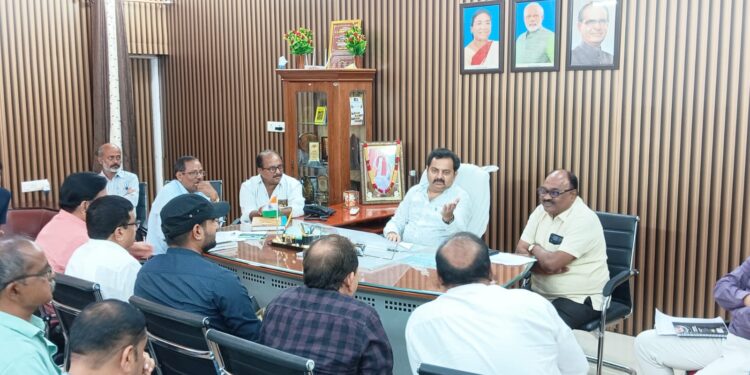 वर्तमान परिषद में जनहित,शहर विकास के मुद्दो पर परित निर्णय की कार्यवाही विभाग शीघ्र करें पूर्ण -मनीष पाठक