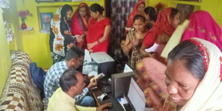 प्रधानमंत्री स्वनिधि योजना में रेहणी पट्टी विक्रेताओं  को ब्याज मुक्त मिलेगा 10 हजार  रोशननगर व बरगवां में 12.13 सितम्बर को शिविर लगाकर भरे जायेगे नवीन आवेदन  महापौर श्रीमति प्रीति संजीव सूरी ने रेहणी पट्टी विक्रेताओं  से योजना का लाभ लेने की अपील