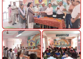 ई.एफ.ए. पं.रविशंकर विद्यालय में उत्साह पूर्वक मनाया गया स्वच्छ भारत दिवस  शिक्षको एवं विद्यार्थियो ने स्वच्छता अभियान की शपथ ली