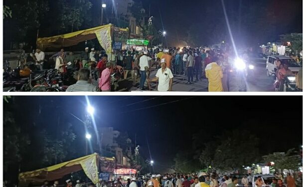 हाथों में मशाल आंखों में आक्रोश और जुबान पर लेके रहेंगे जिला सिहोरा सिहोरा में जिला की मांग पर सैकड़ो युवाओं ने निकाला मशाल जुलूस