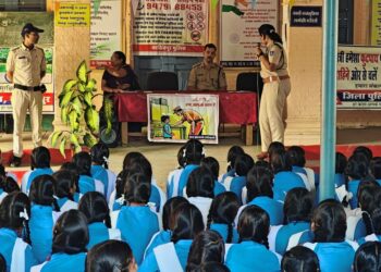 *पुलिस अधीक्षक, अमित कुमार पहुंचे एमएलबी स्कूल, छात्राओ से किया संवाद, दी गयी समझाईस, सुनी समस्याएं।*