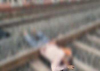 पटरी क्रॉस करते समय मेन लाइन पर गिरा अधेड़ दो हिस्सों में बंटा  सिहोरा रोड रेलवे स्टेशन के आउटर की घटना : हादसा या हत्या जीआरपी पुलिस मामले की जांच में जुटी