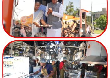 मुख्यमंत्री शिवराज सिंह चौहान ने भोपाल के स्मार्ट सिटी पार्क से दीनदयाल रसोई योजना के अंतर्गत “चलित रसोई केन्द्रों” को हरी झंडी दिखाकर रवाना किया।