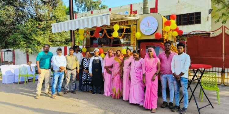 नेहरू पार्क चौपाटी पर स्वसहायता समूह के चलित ट्रक पर मिलेगा शुद्ध स्वादिष्ट व्यंजन, विधायक डॉ शर्मा ने आजीविका स्वाद संगम फूड ट्रक का किया शुभारंभ….