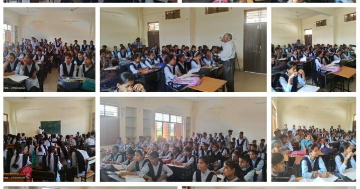 विद्यार्थियों को मिट्टी परीक्षण का प्रशिक्षण दिया गया