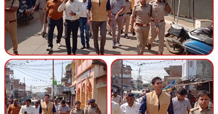 कलेक्टर श्री प्रसाद और एस पी पहुंचे विजयराघवगढ  फ़्लैग मार्च में शामिल होकर मतदाताओं को दिया निर्भीक होकर मतदान करने का संदेश देखिऐ VIDEO