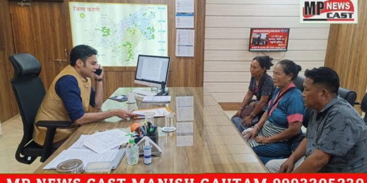 जनसुनवाई बंद होने के बाद सुन रहे समस्याएं कलेक्टर अविप्रसाद आम लोगों की छोटी-छोटी समस्याओं को लेकर कलेक्टर श्री प्रसाद की भावनात्मक सोच वाकई में काबिले तारीफ