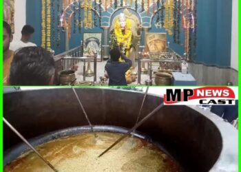 भोपाल  एक ही बर्तन में 3700 किलो खिचड़ी पकाकर  नया विश्व रिकॉर्ड बनाने की तैयारी, पिछली बार बनाई थी 2960 किलो खिचड़ी, 25 लोगों की टीम जुटी, 15 हजार से ज्यादा लोग चखेंगे सांई के इस अनोखे प्रसाद का जायका, 