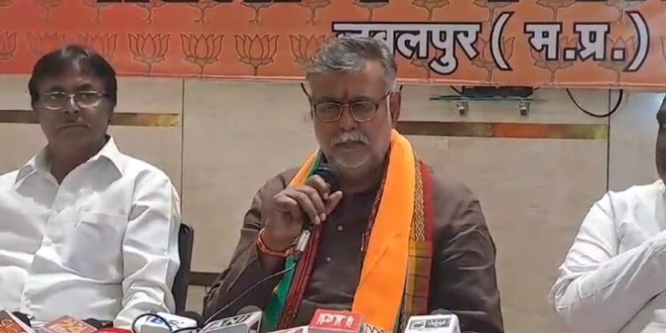 आईऐ सुनते   INDIA गठबंधन के अलग-अलग चुनाव लड़ने पर प्रहलाद पटेल का तंज,