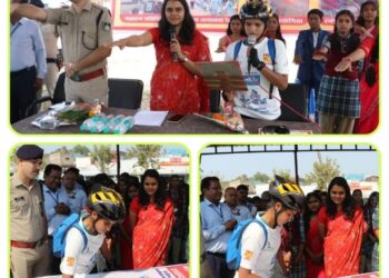 नेशनल साइकिलिस्ट सुश्री आशा मालवीय ने कलेक्टर एवं ज़िला निर्वाचन अधिकारी सुश्री ऋजु बाफना व पुलिस अधीक्षक श्री अमित कुमार की मौजूदगी में दिलायी मतदान की शपथ।