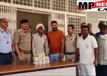 किसान को पड़ा महंगा.. चेकिंग में मिले 15 लाख रुपए, रजिस्ट्री और भूमि विक्रेता को देने के लिए लाया था रकम, पुलिस ने की जब्त,