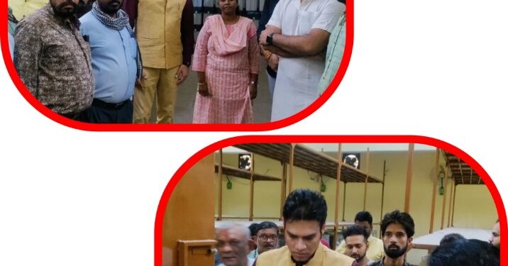 कलेक्टर और राजनैतिक दलों के प्रतिनिधियों ने किया निर्वाचन कार्यालय के ईव्हीएम वेयरहाउस का निरीक्षण