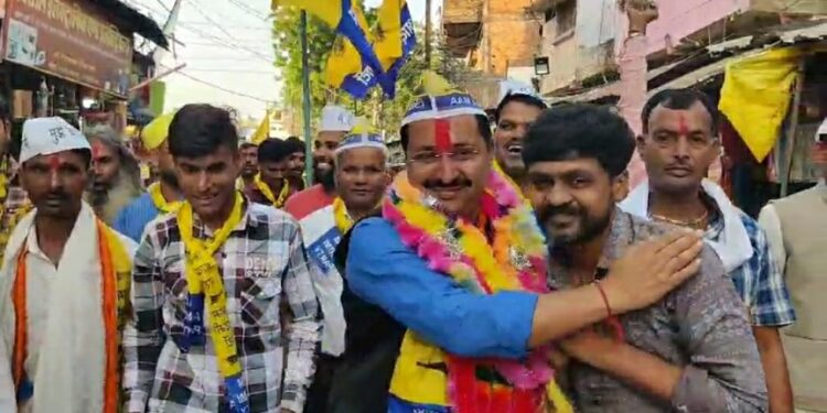 भाजपा के गढ़ में यह नेता लगाएंगे अब झाड़ू आईऐ देखते VIDEO