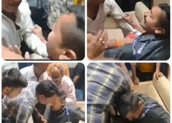 भाजपा द्वारा जारी सूची से भड़का गुस्सा,जबलपुर में भाजपा कार्यालय में घुसकर नाराज कार्यकर्ता कर रहे प्रदर्शन,प्रदेश प्रभारी व केंद्रीय मंत्री भूपेंद्र यादव के सामने भारी हंगामा मंत्री भूपेंद्र यादव के गार्ड के साथ मारपीट,उत्तर मध्य से अभिलाष को टिकट दिए जाने से नाराज है कार्यकर्ता देखिऐ VIDEO