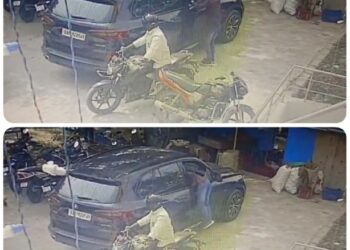 58 सेकेंड में BMW की खिड़की तोड़ 13 लाख रुपए उड़ा ले गए चोर, देखें चोरी का देखे VIDEO