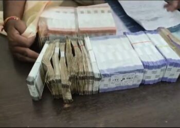 ब्रेकिंग कार सवार से पुलिस ने बरामद किए 9 लाख रूपए, चेकिंग देख कर किया भागने का प्रयास