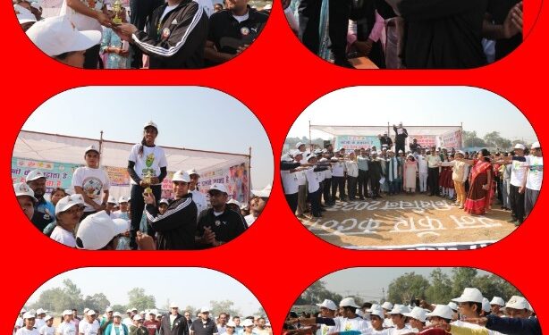 कलेक्टर अविप्रसाद ने मिनी मैराथन के विजयी प्रतिभागी हुए पुरस्कृत कलेक्टर ने सभी को मतदान करने दिलाई शपथ