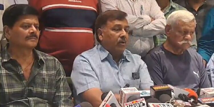 जबलपुर में चुनाव के वक्त बीजेपी को बड़ा झटका,पार्टी के महानगर अध्यक्ष प्रभात साहू ने पद से दिया इस्तीफा, देखे VIDEO
