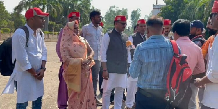 विजयराघवगढ़ विधान सभा क्षेत्र क्रमांक 92 से सपा प्रत्याशी राम मिलन विश्वकर्मा ने दाखिल किया नामांकन