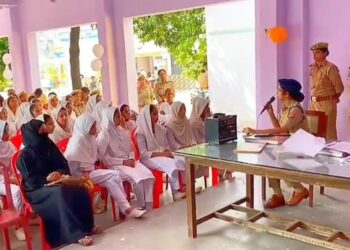 यह गलत धारणा है कि सिर्फ बालिकाएं और महिलाएं ही शोषण का शिकार होती हैं।