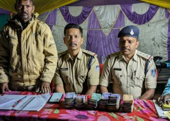 सिंगोड़ी चेकपोस्ट से चेकिंग के दौरान 2,82,000 रुपये नगद जप्त किये।