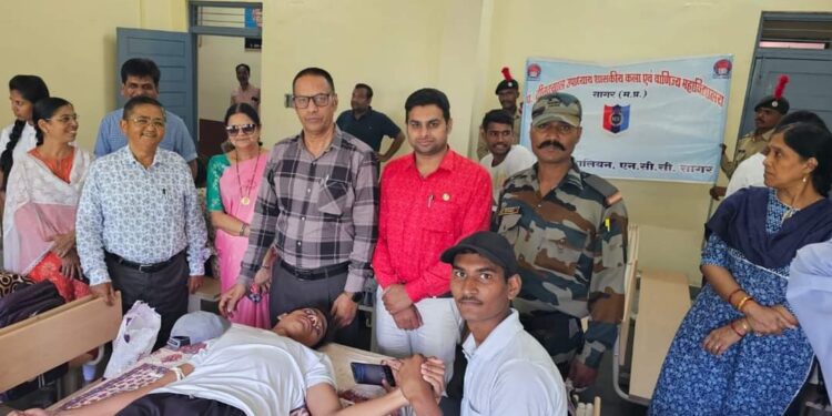 एनसीसी एवं राष्ट्रीय सेवा योजना इकाई द्वारा रक्तदान कार्यक्रम का आयोजन किया गया
