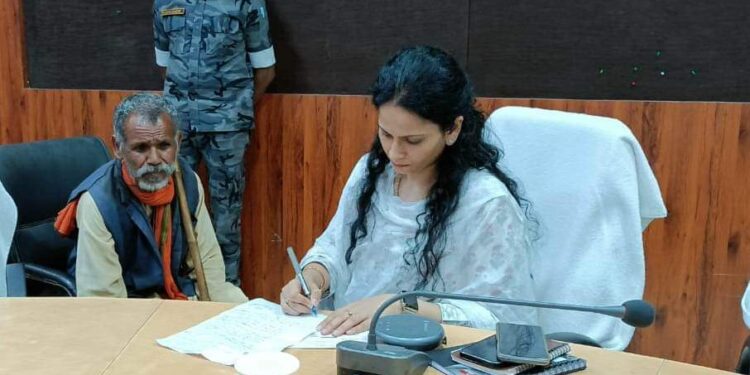 जनसुनवाई में सुनी गई 135 आवेदकों की समस्याएँ