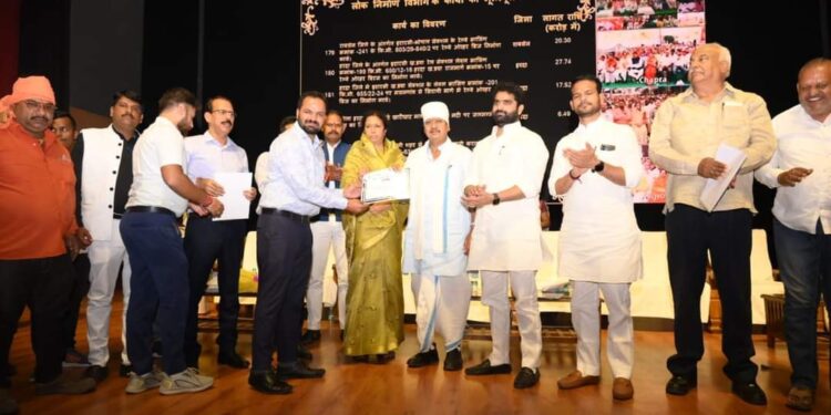 सागर स्मार्ट सिटी के कार्यों सहित सागर में कुल 519.01 करोड़ के विकासकार्यों का मुख्यमंत्री ने वर्चुअल माध्यम से किया लोकार्पण एवं शिलान्यास झील साइड एलीवेटेड कॉरिडोर का निर्माण सागर की विकास गाथा में ऐतिहासिक कार्य