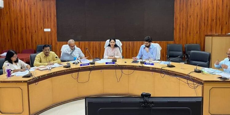निर्वाचन से संबंधित सभी व्यवस्थाएं समयपूर्व सुनिश्चित करें – डॉ. सिडाना नोडल अधिकारियों की बैठक में कलेक्टर के निर्देश