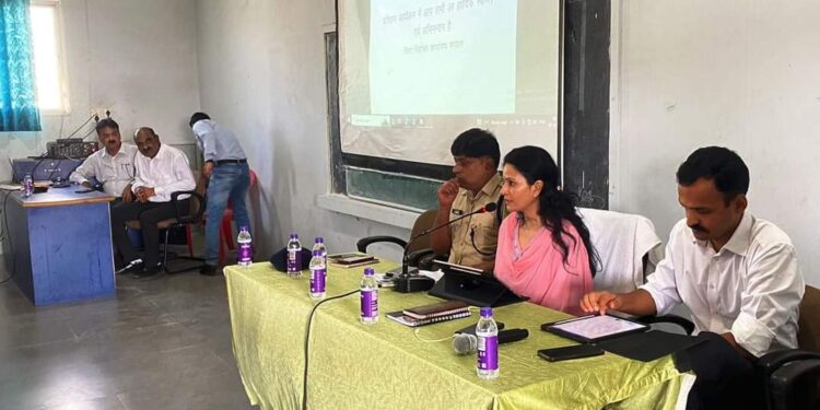 विधानसभा निर्वाचन के व्यय पर निगरानी रखी जाएगी और शिकायतों पर कार्यवाही की जाएगी कलेक्टर एवं जिला निर्वाचन अधिकारी ने शनिवार को निर्वाचन व्यय अनुवीक्षण के प्रशिक्षण कार्यक्रम को संबोधित किया