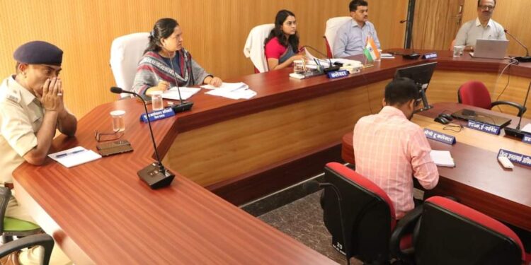 पुलिस,वन,बैंक,आबकारी एवं जीएसटी अधिकारियों की बैठक एमसीसी का सख़्ती से हो पालन प्रतिदिन की कार्रवाई की रिपोर्ट करनी होगी प्रस्तुत