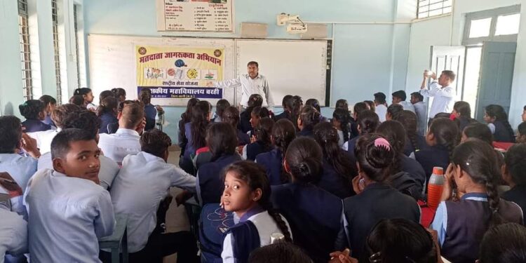 स्वीप अभियान के तहत विद्यार्थियों को जागरूक करने कार्यशाला का आयोजन