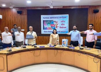 विधानसभा आम निर्वाचन-2023  लोकगीत के माध्यम से मतदाताओं तक पहुँचेगा मतदाता जागरूकता का संदेश  कलेक्टर एवं जिला निर्वाचन अधिकारी ने स्वीप गीत का किया विमोचन