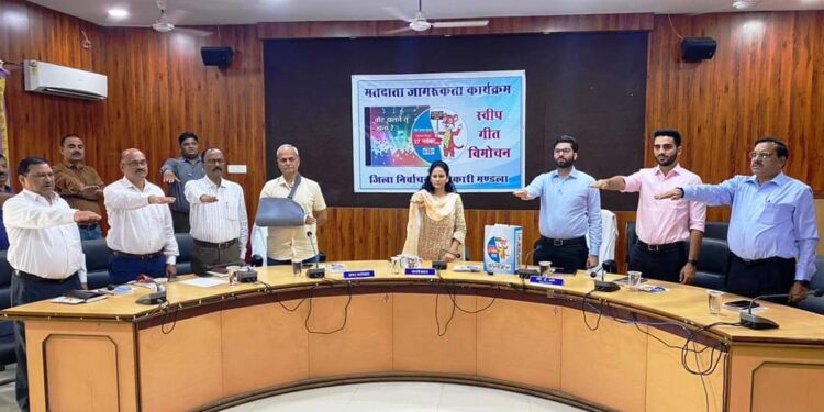 विधानसभा आम निर्वाचन-2023 लोकगीत के माध्यम से मतदाताओं तक पहुँचेगा मतदाता जागरूकता का संदेश कलेक्टर एवं जिला निर्वाचन अधिकारी ने स्वीप गीत का किया विमोचन