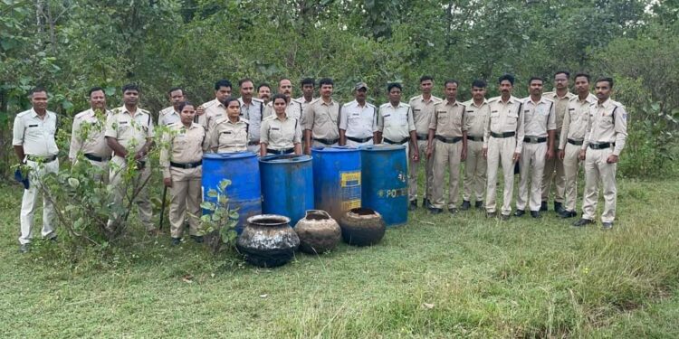 आबकारी के संयुक्त अमले ने किया 4 हज़ार किलो लाहन और 75 लीटर हाथभट्टी शराब जप्त 2 आरोपियों को गिरफ़्तार कर किया गया मामला दर्ज
