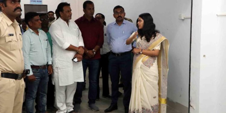 ईवीएम का प्रथम रेंडमाइजेशन संपन्न