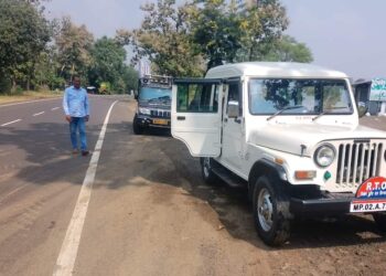 आदर्श आचरण संहिता के दृष्टिगत परिवहन जाँच दल ने की हर्रई-बटकाखापा मार्ग पर सभी छोटे-बड़े वाहनों की जाँच
