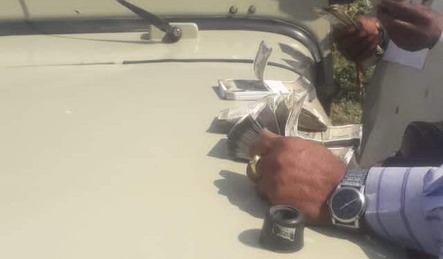 एसएसटी, एफएसटी टीम द्वारा दो लाख 30 हजार रुपए जप्त करने की कार्यवाही