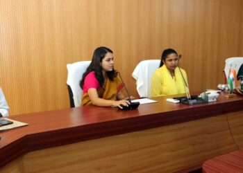 प्रेक्षकों ने बैठक कर चुनाव तैयारियों की जानकारी ली