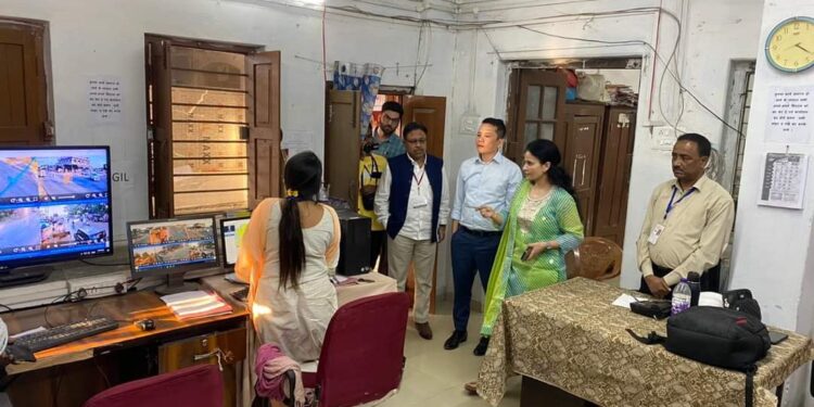 सामान्य प्रेक्षकों ने निर्वाचन कार्यालय का किया निरीक्षण