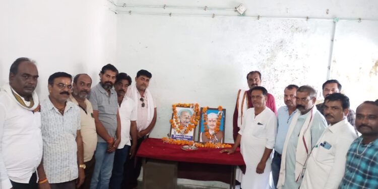 ब्लॉक कांग्रेस कमेटी ढीमरखेड़ा के तत्वाधान में महात्मा गांधी एवं लाल बहादुर शास्त्री जी की जयंती का कार्यक्रम आयोजित किया गया