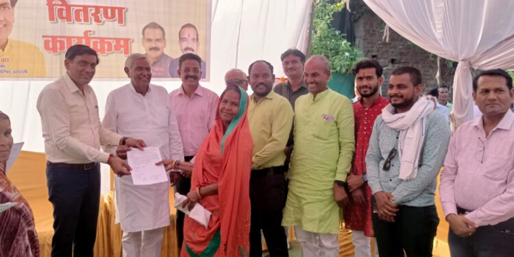 आज रानी दुर्गावती की जयंती पर विधायक डॉ.सीतासरन शर्मा ने की घोषणा,गोंडी मोहल्ला होगा अब रानी दुर्गावती मोहल्ला,गोंडी मोहल्ला के 32 परिवारों को मिला जमीन का हक