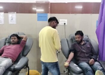 जनपद पंचायत ढीमरखेड़ा सरपंच संघ के अध्यक्ष झिरी सरपंच महेश यादव  ने ब्लड डोनेट किया